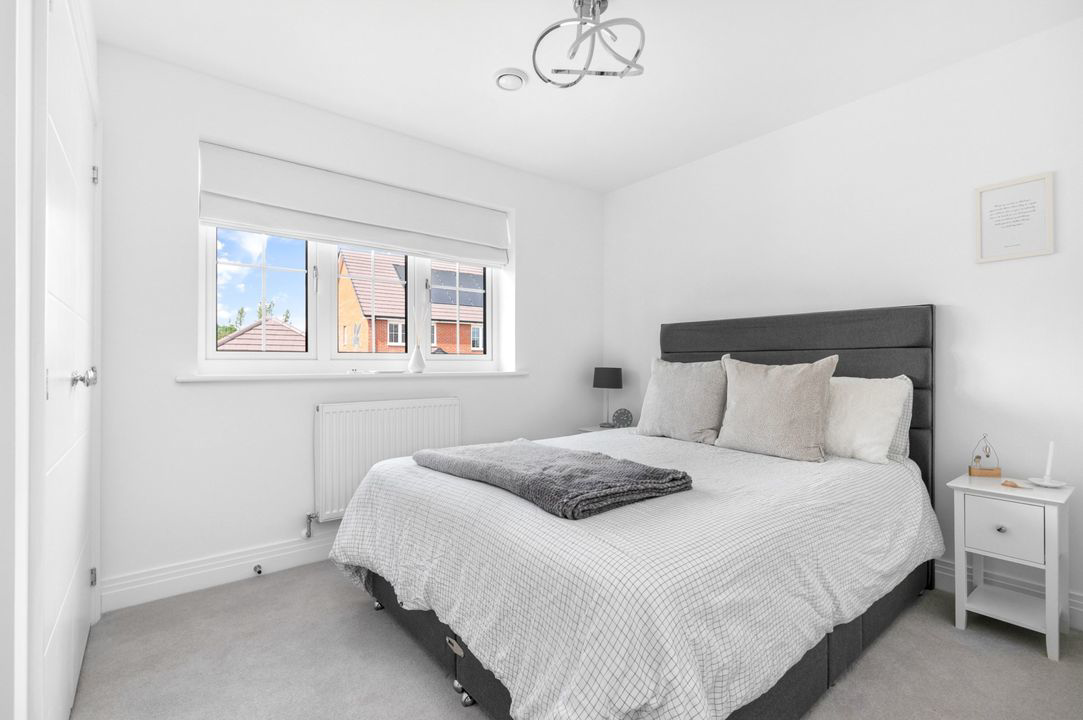 Fieldfare Lane, Wokingham, photo 13