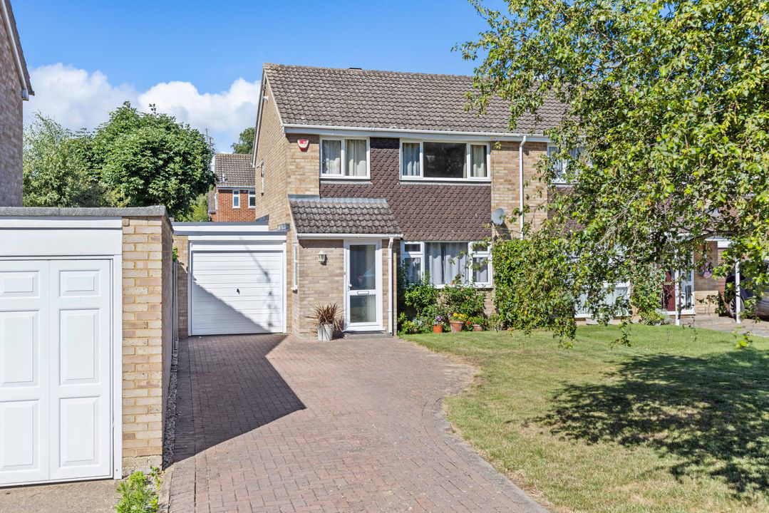 Ward Close, Wokingham, RG40