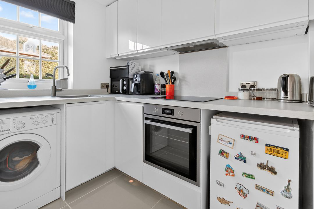 Crowthorne Road, Bracknell, RG12, photo 5