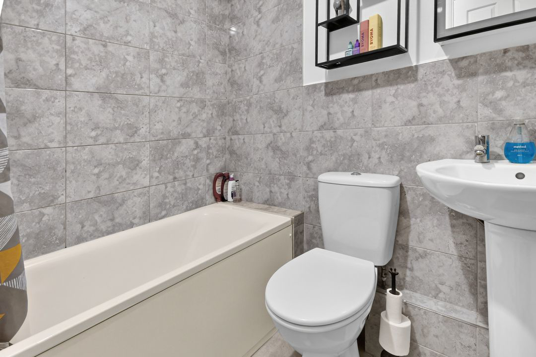 Crowthorne Road, Bracknell, RG12, photo 8