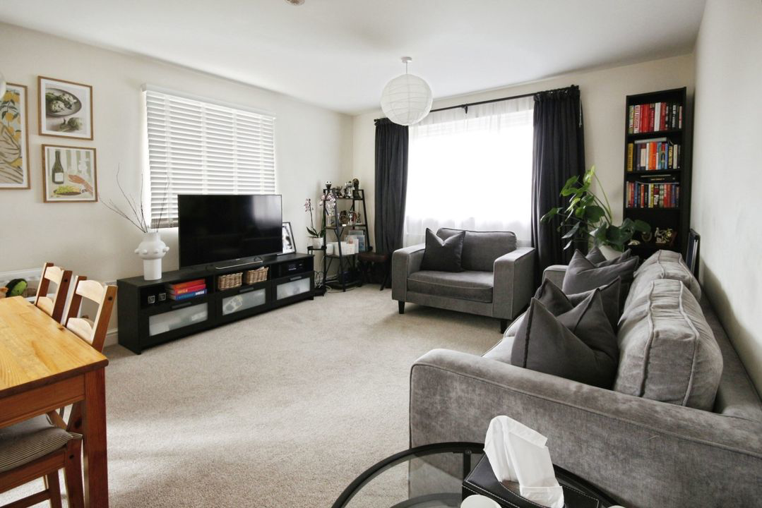 Falcon Way, Bracknell, photo 2
