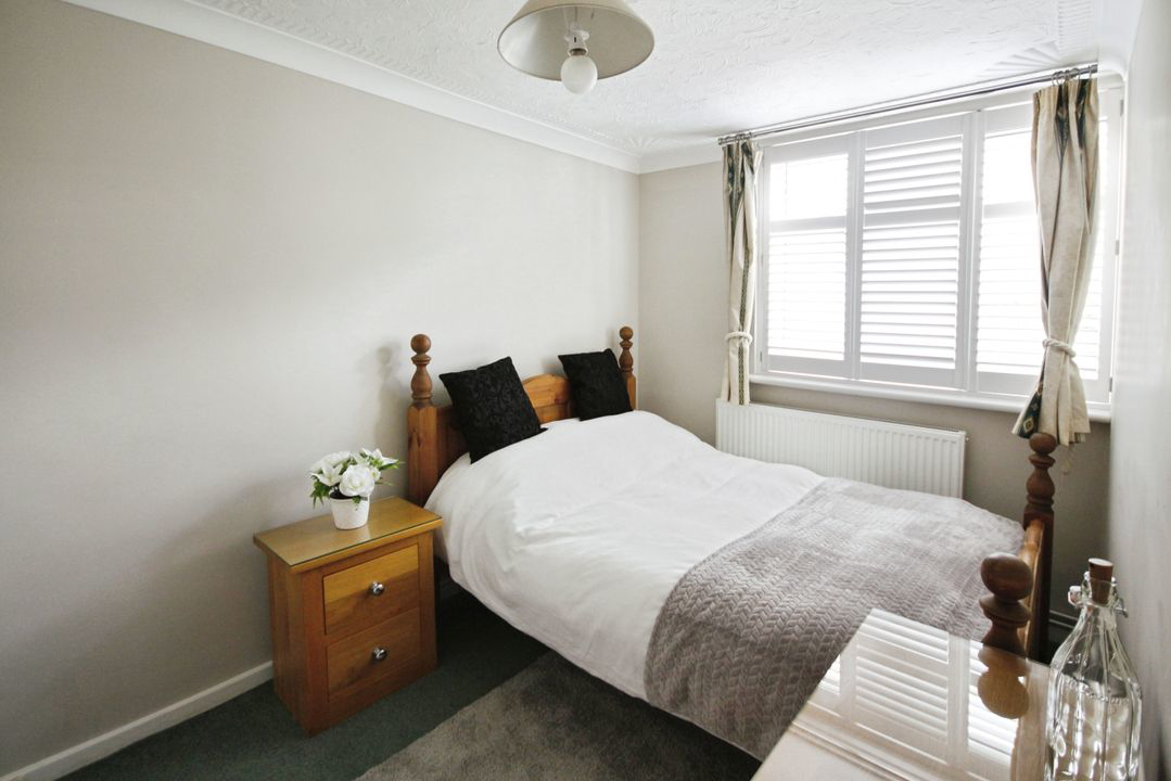 South Lynn Crescent, Bracknell, RG12, photo 2
