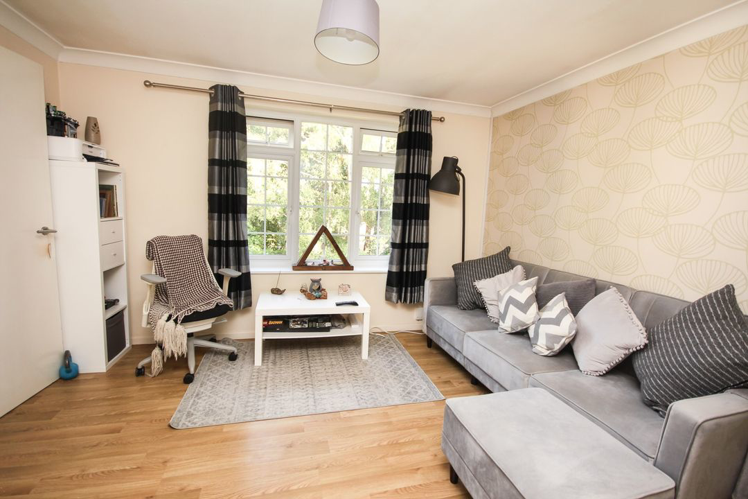 Crofton Close, Bracknell, photo 2