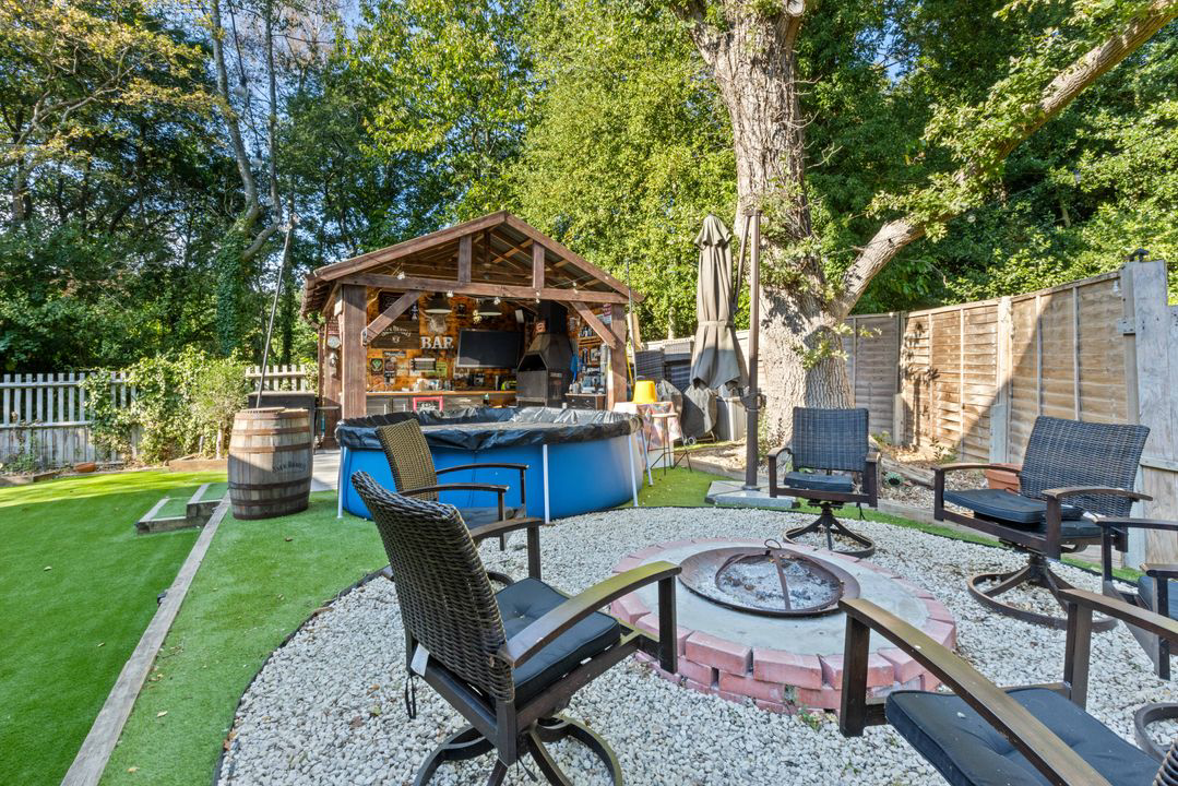 The Junipers, Wokingham, Barkham, RG41, photo 37