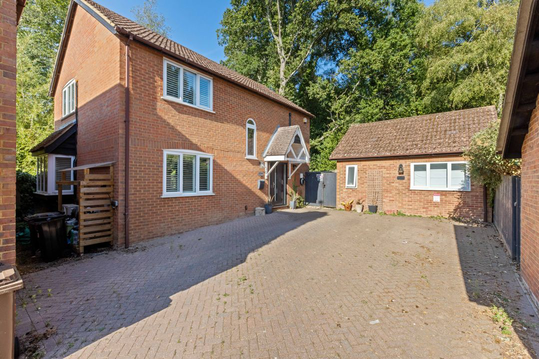 The Junipers, Wokingham, Barkham, RG41, photo 36