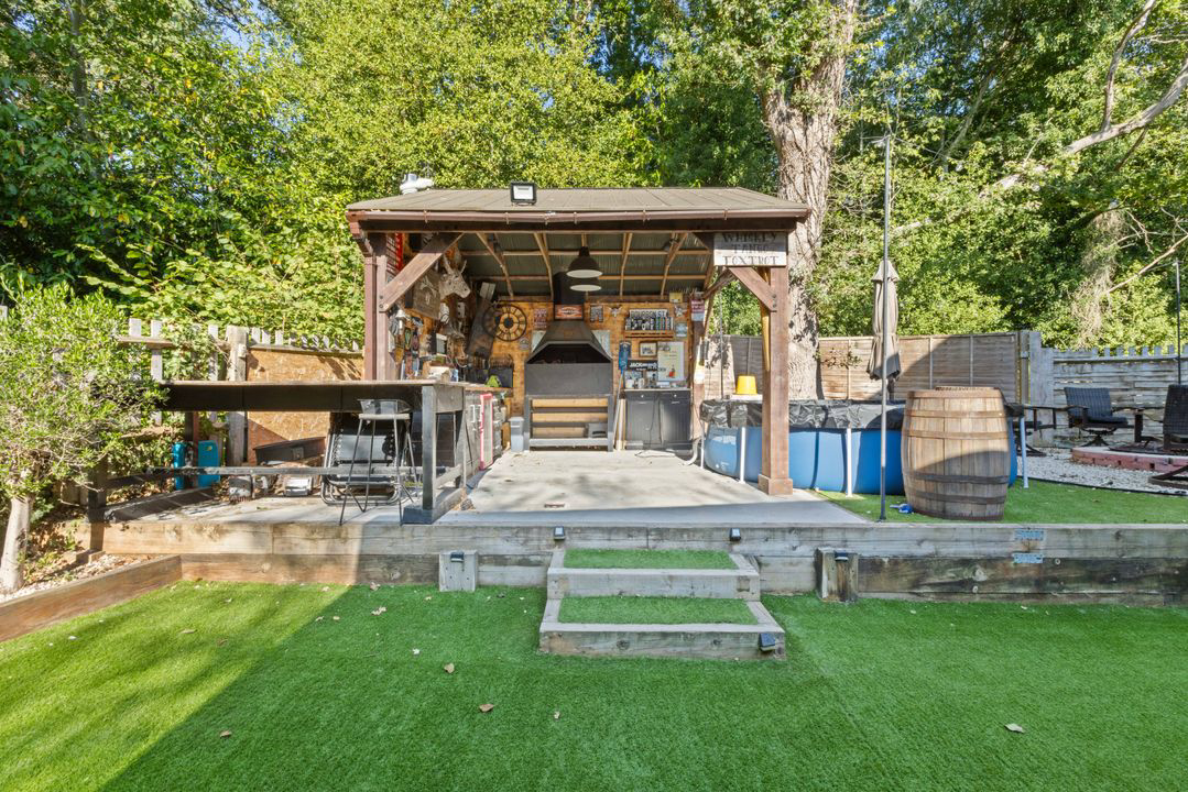 The Junipers, Wokingham, Barkham, RG41, photo 38