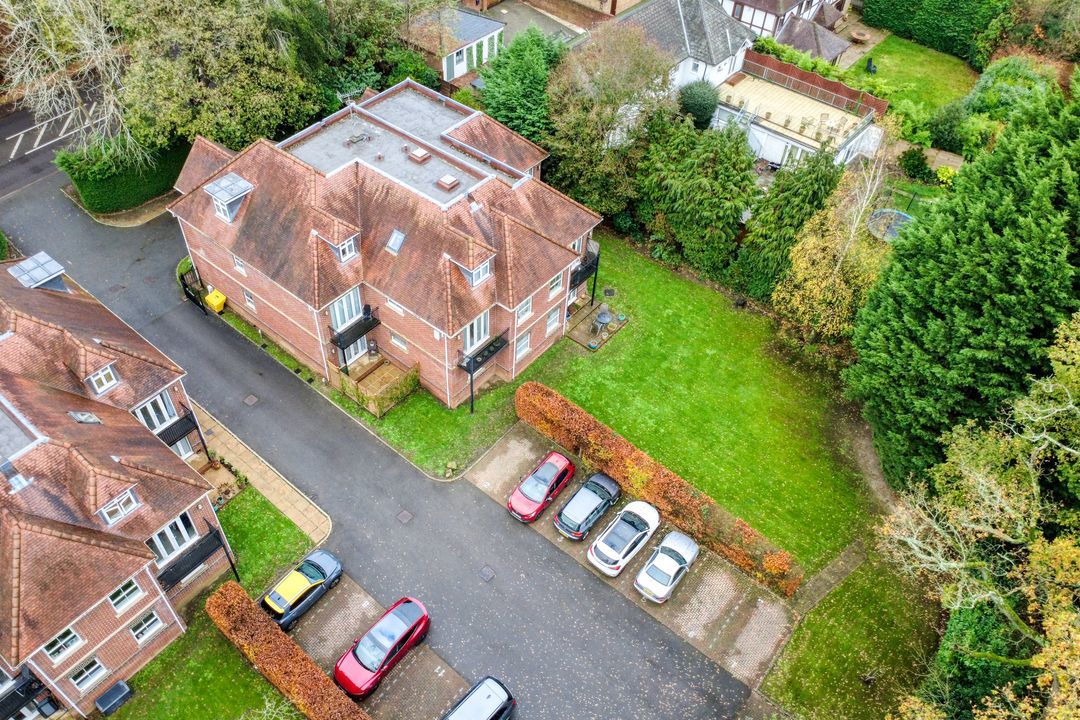 Tudor Court, London Road, Windlesham, GU2
