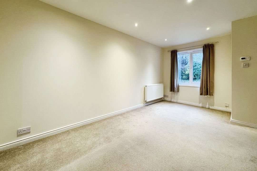 Bishops Drive, Wokingham, RG40, photo 4
