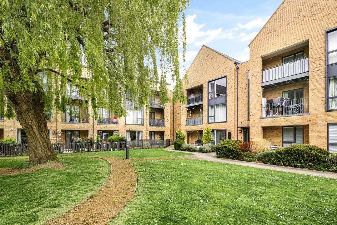 Larges Lane, Bracknell