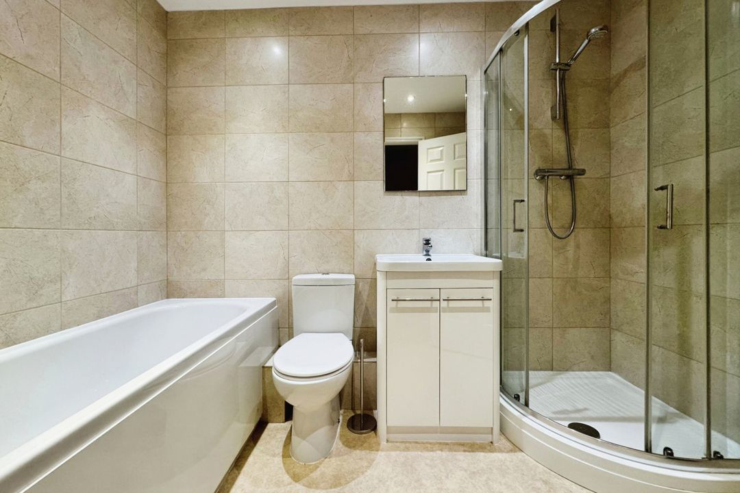 Bishops Drive, Wokingham, RG40, photo 5