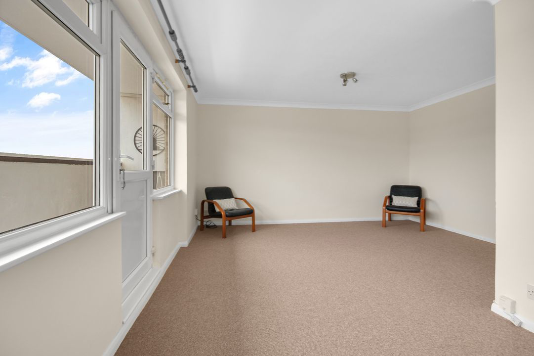 Crockhamwell Road, Reading, RG5, photo 5