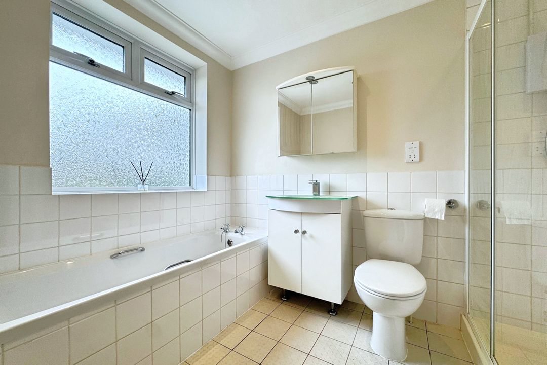 Finchampstead Road, Wokingham, RG41, photo 12