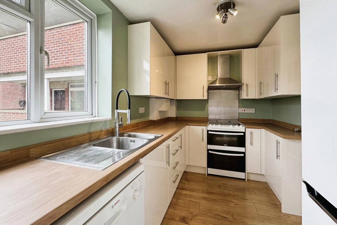 Crescent Road, Wokingham, RG40, photo 2