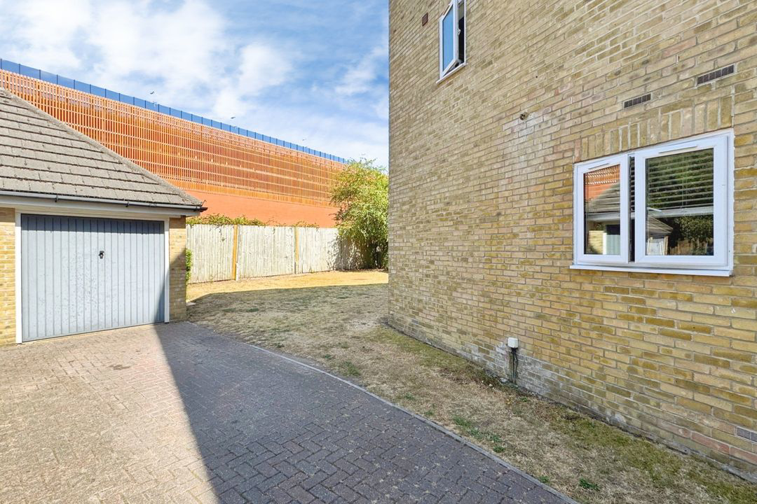 Oakey Drive, Wokingham, RG40, photo 7