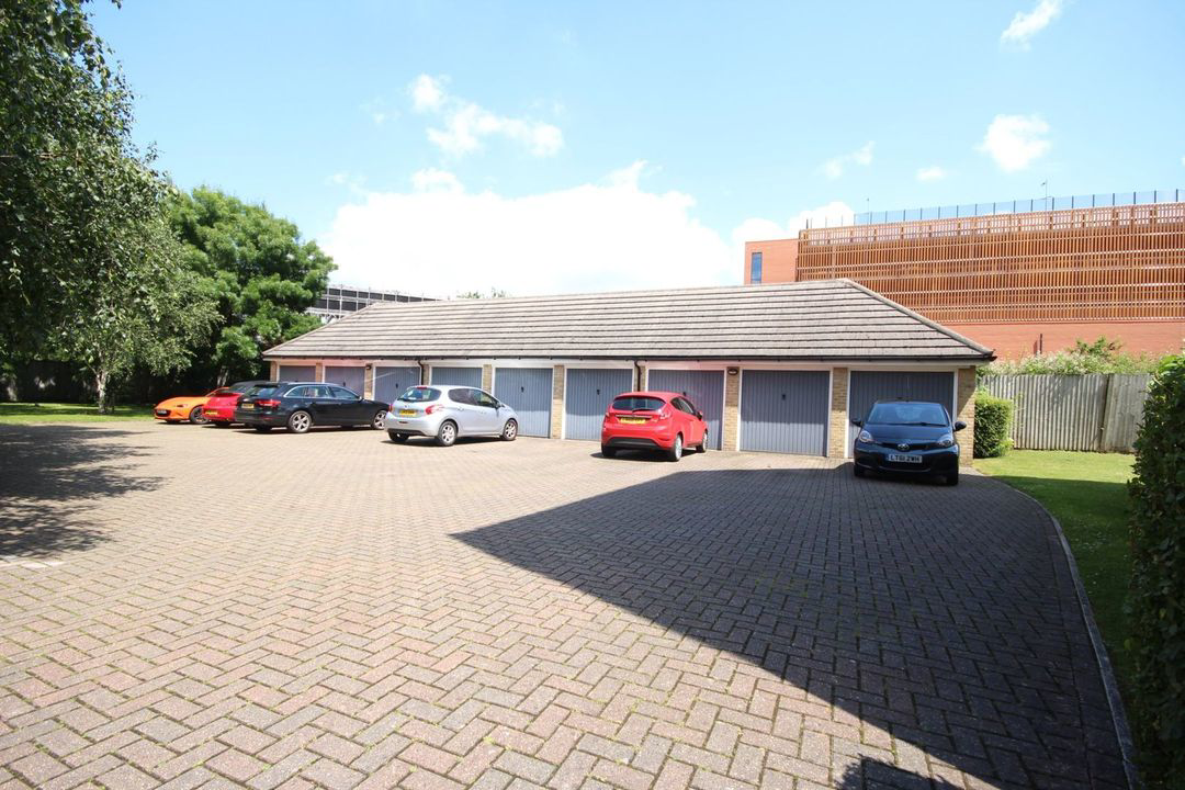 Oakey Drive, Wokingham, RG40, photo 4