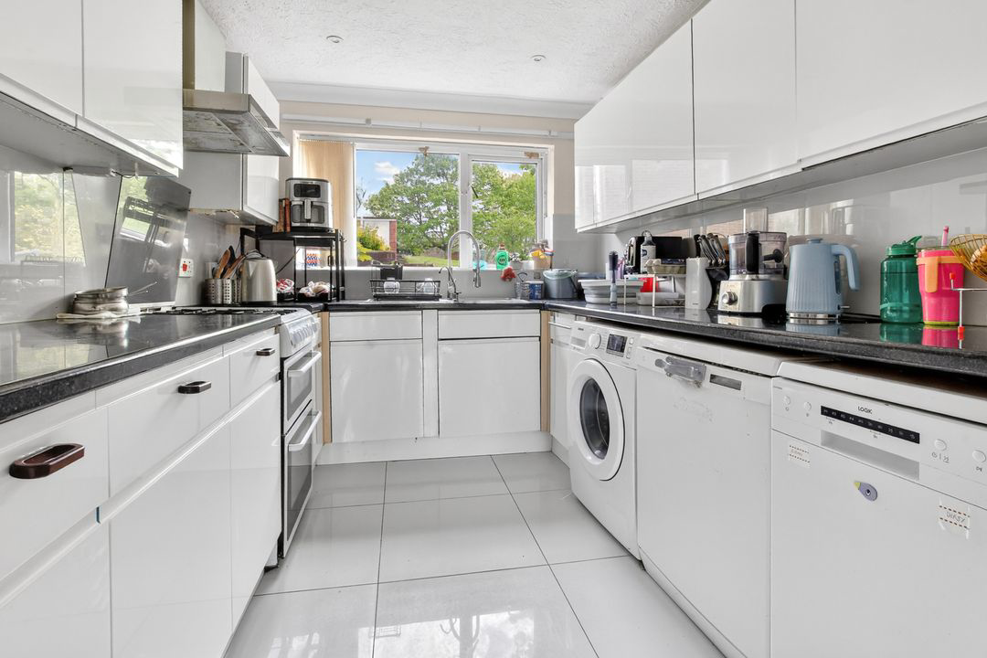 Bishopdale, Bracknell, RG12, photo 2