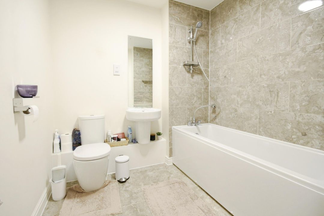Falcon Way, Bracknell, photo 8