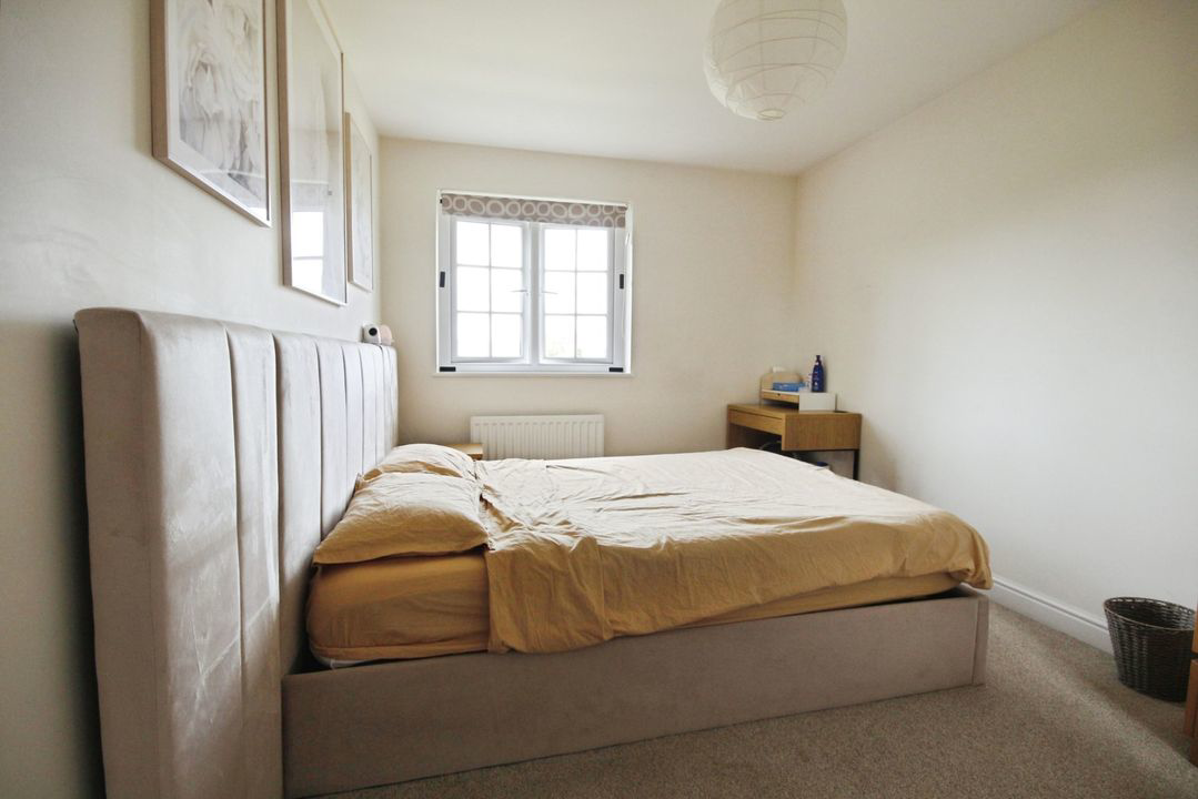 Falcon Way, Bracknell, photo 5