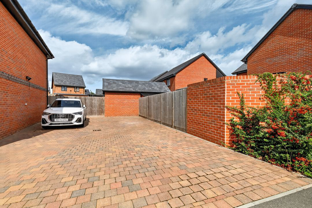 Princess Marina Drive, Arborfield Green, Reading, RG2, photo 12