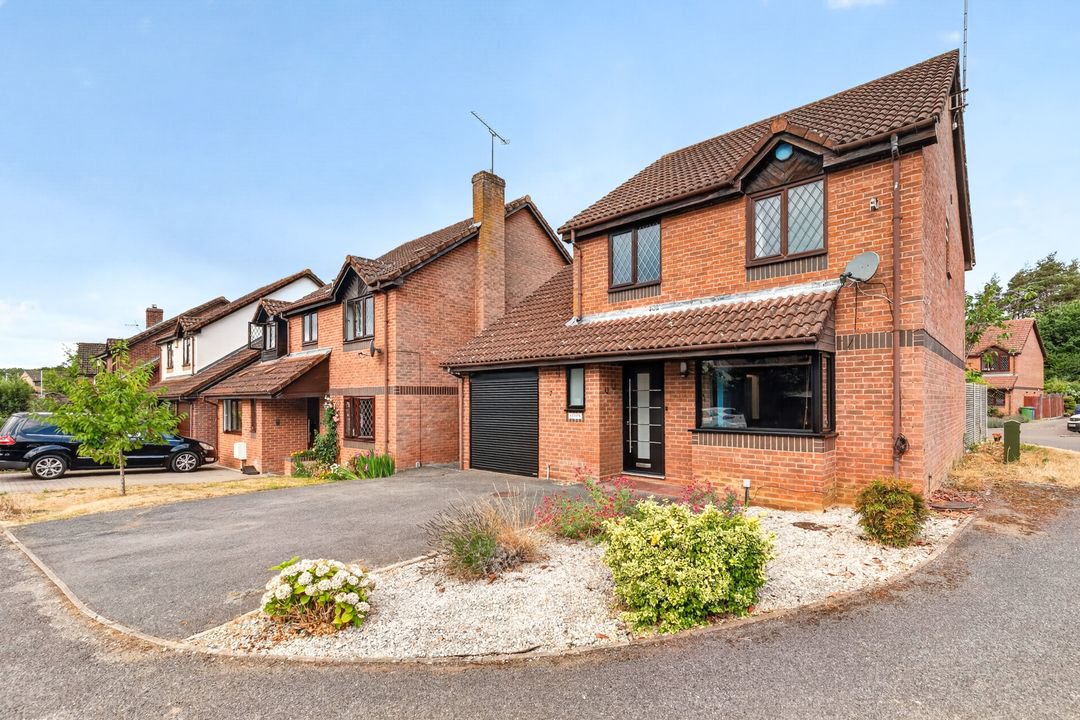 Wychwood Avenue, Bracknell, RG12