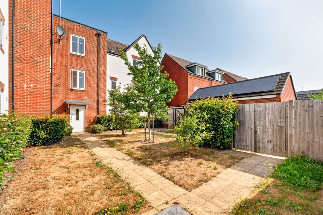 Ifould Crescent, Wokingham, RG40, photo 12