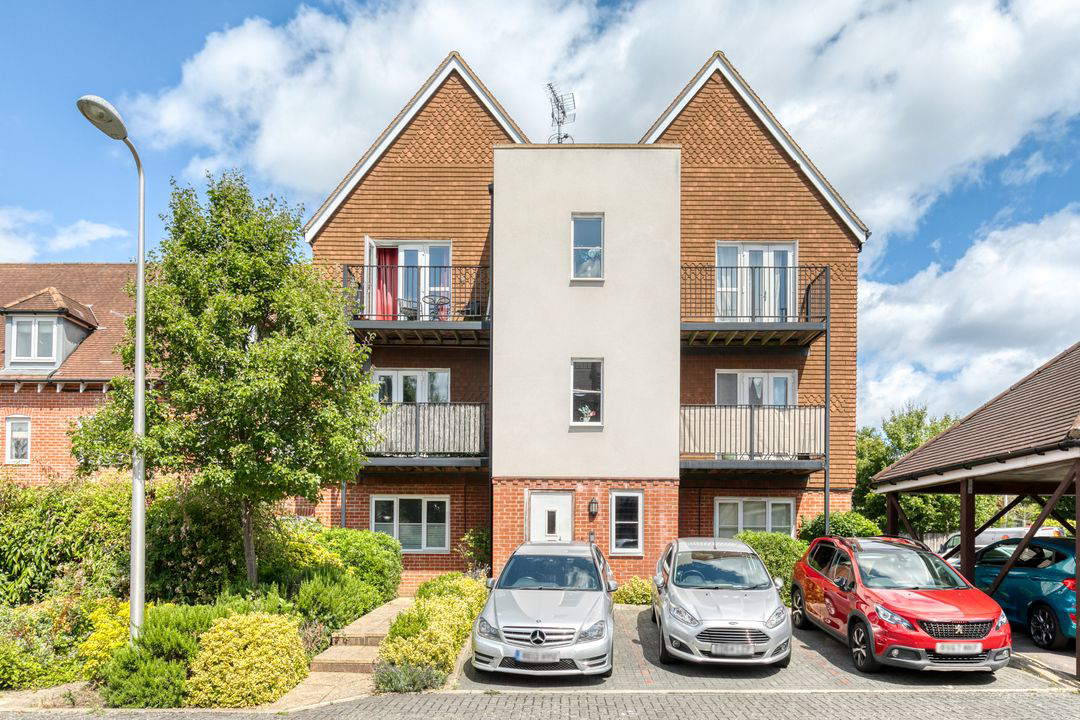 Outfield Crescent, Wokingham, RG40