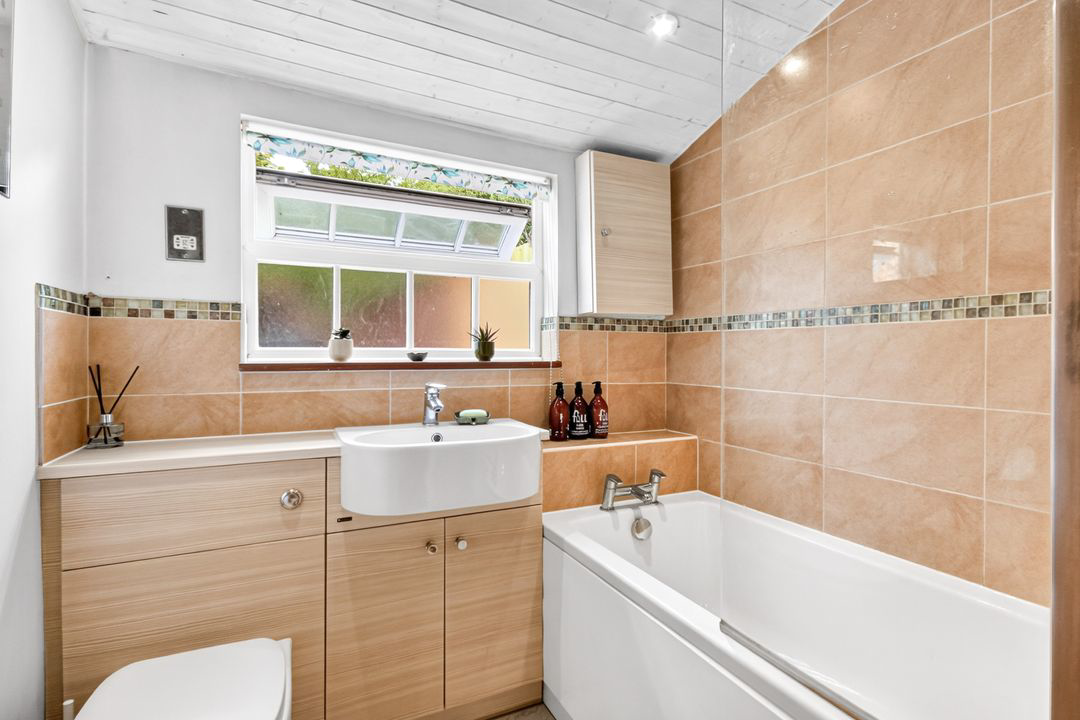 Grove Cottages, Nine Mile Ride, Wokingham, RG40, photo 13