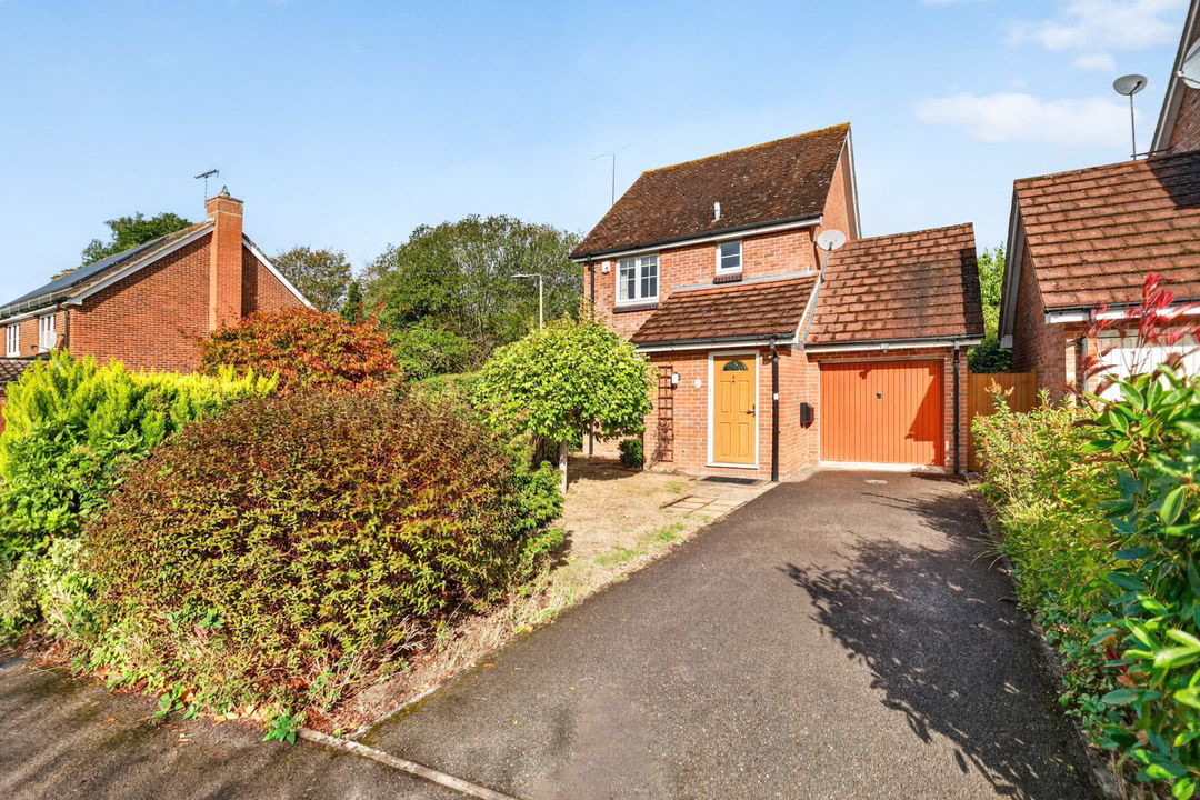 Clover Close, Wokingham, RG40