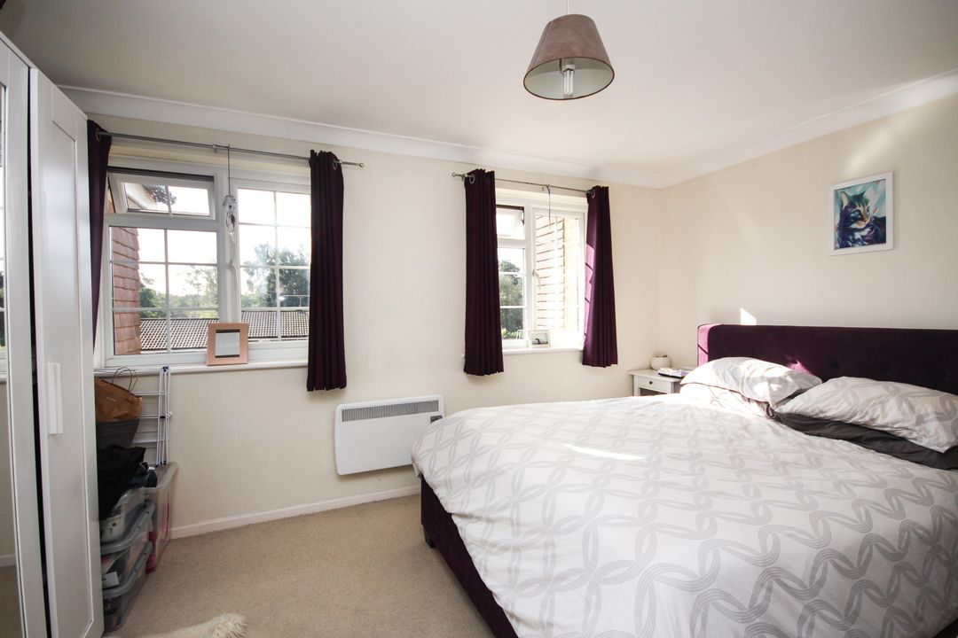 Crofton Close, Bracknell, photo 3