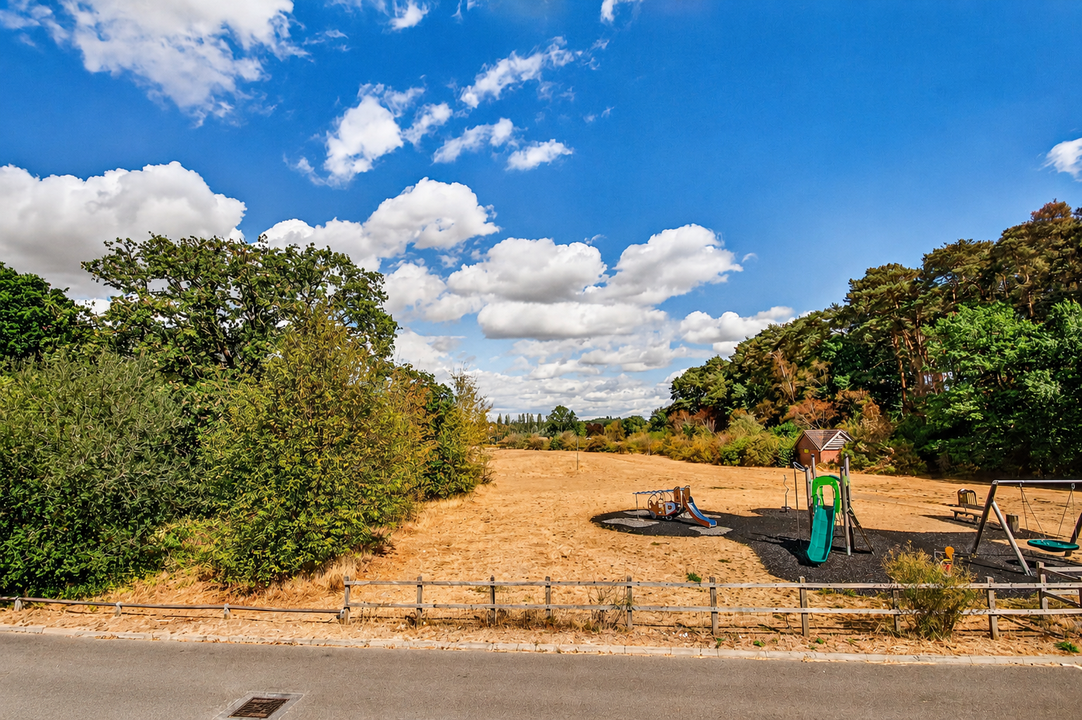 Lysander Drive, Bracknell, RG12, photo 13