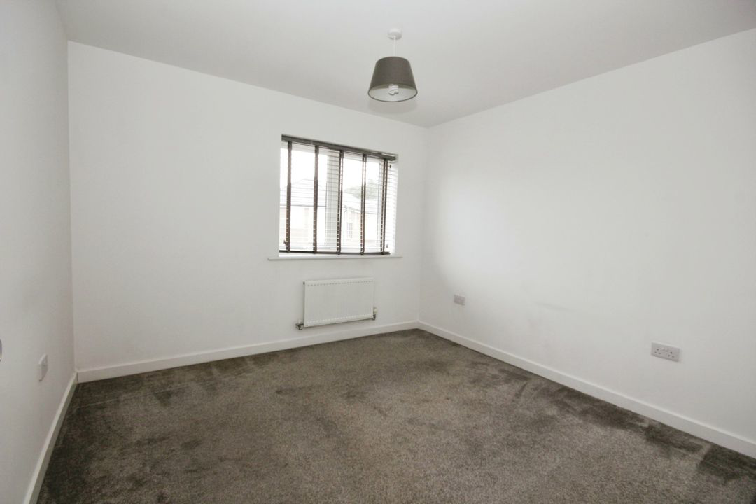 Falcon Way, Bracknell, photo 4