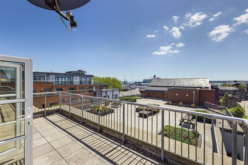 City Court, Lower Canal Walk, Southampton, photo 2
