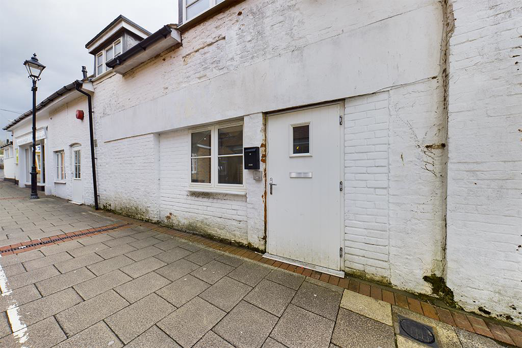 64 High Street, Andover, Hampshire, photo 11