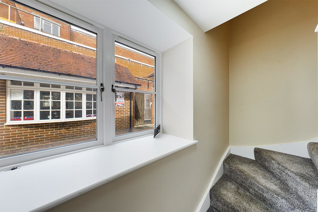64 High Street, Andover, Hampshire, photo 2