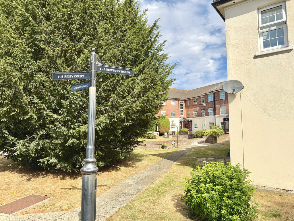 Newbury Gardens, Gillingham, SP8 4HG, photo 14