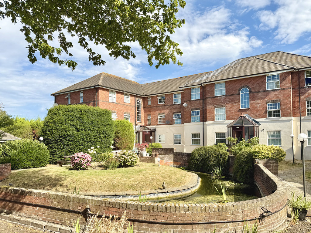 Newbury Gardens, Gillingham, SP8 4HG