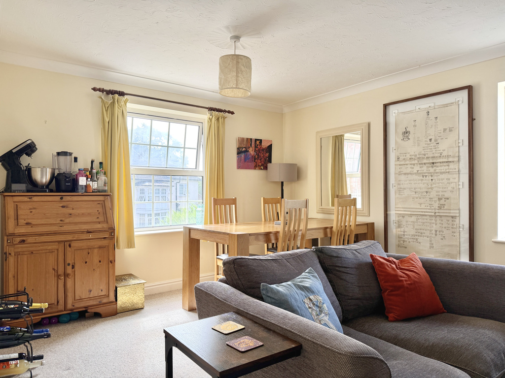Newbury Gardens, Gillingham, SP8 4HG, photo 2