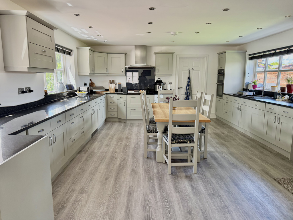 Hollybush Lane, Knowle, Pewsey, Wiltshire, photo 7