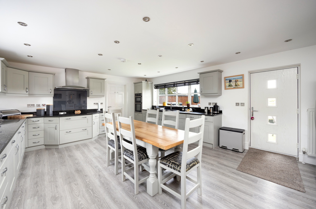 Hollybush Lane, Knowle, Pewsey, Wiltshire, photo 14