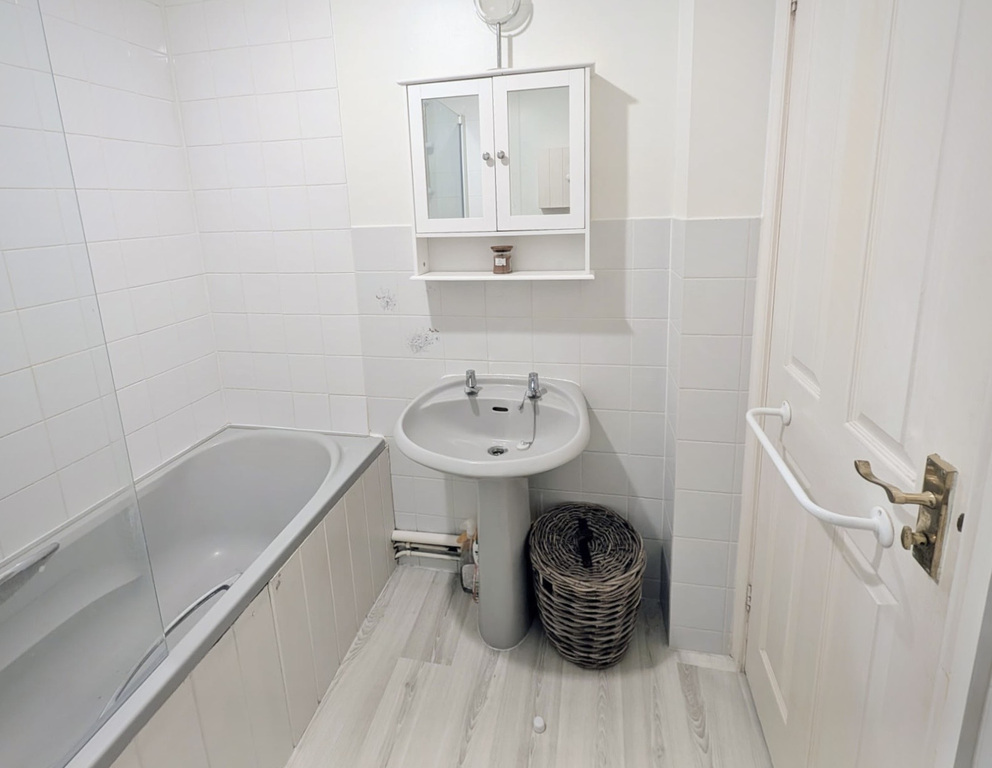 Newbury Gardens, Gillingham, SP8 4HG, photo 11
