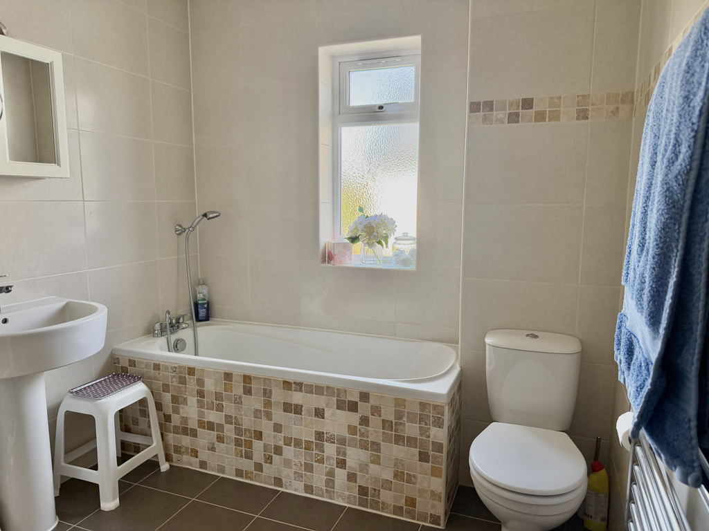 Devizes Road, Upavon, SN9 6ED, photo 22