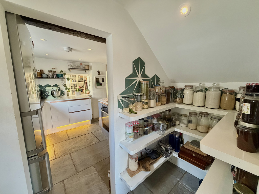 Milton Road, Pewsey, Wiltshire, photo 17