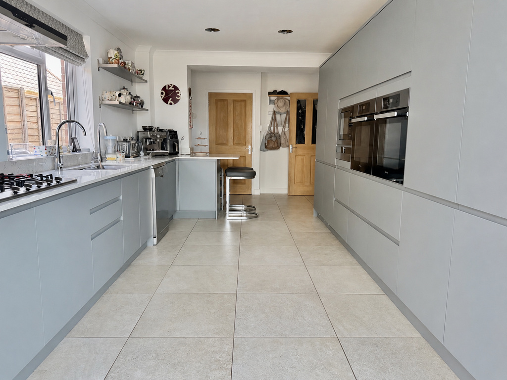Devizes Road, Upavon, SN9 6ED, photo 9