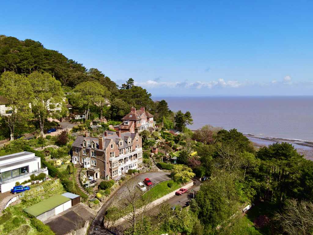 Impressive apartment with private garden and stunning views