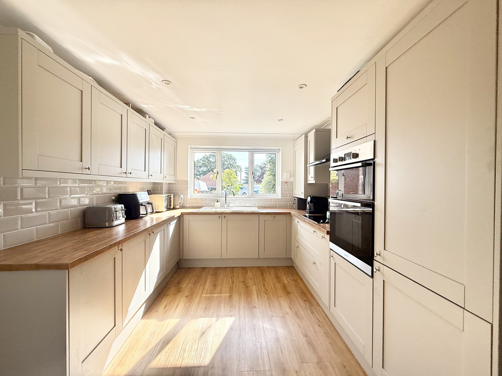 St. Johns Road, Yeovil, Somerset, photo 11
