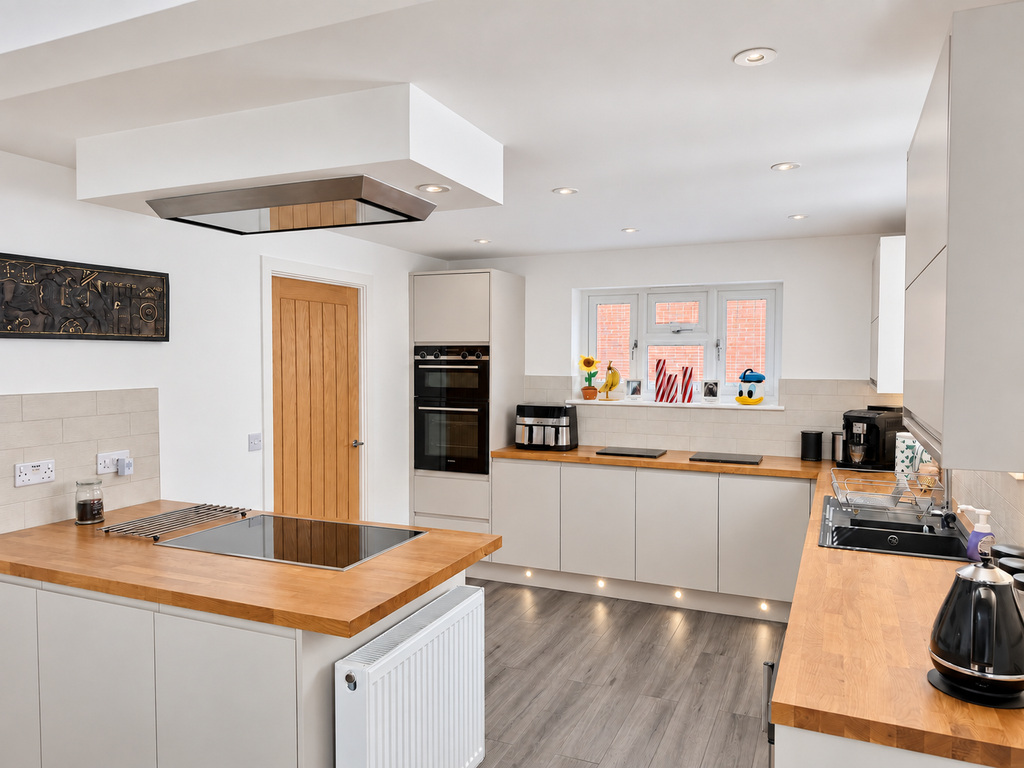 Cossor Road, Pewsey, SN9 5HX, photo 2