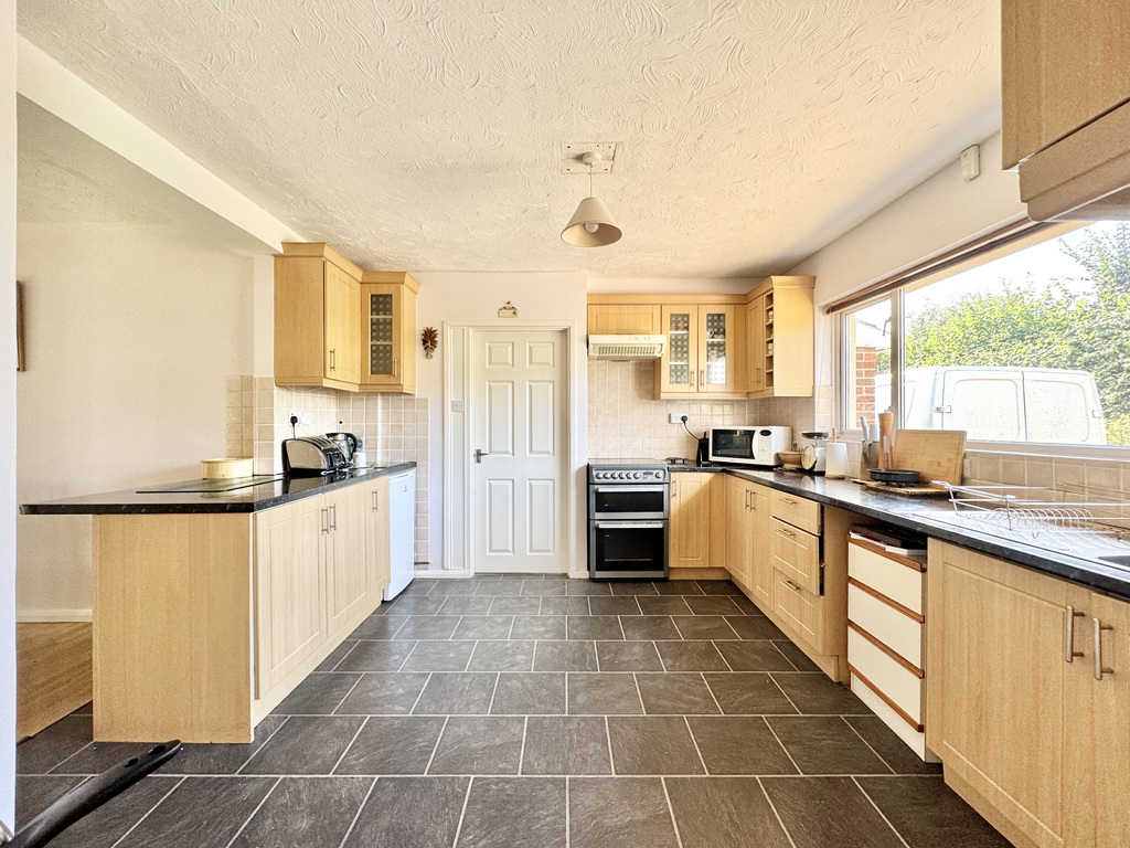 Comeytrowe Road, Trull, Taunton, Somerset, photo 4