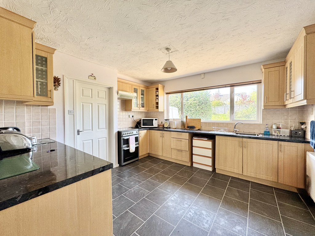 Comeytrowe Road, Trull, Taunton, Somerset, photo 5