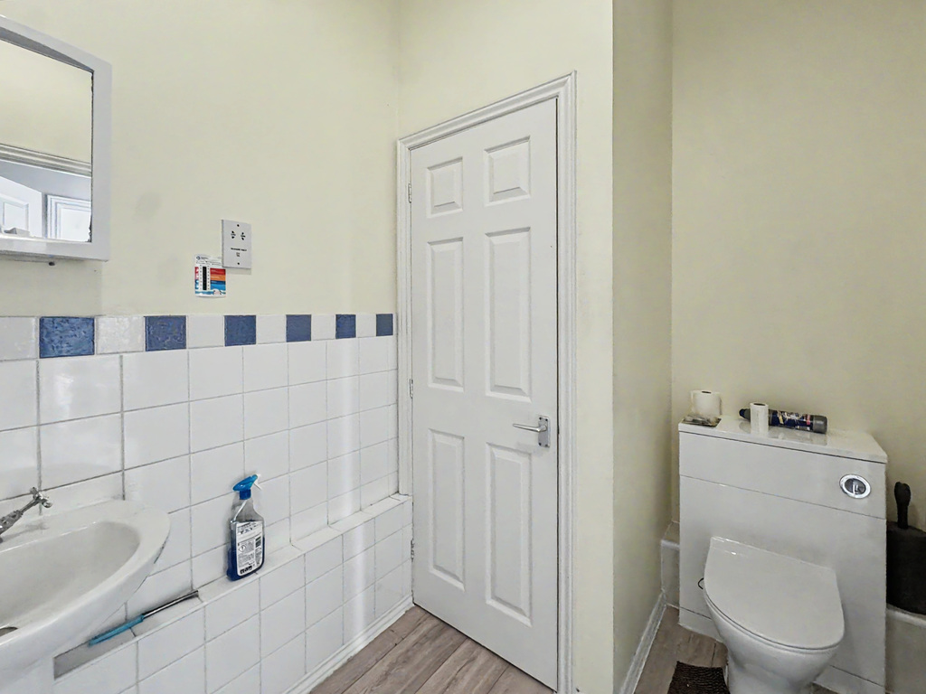 Cobham Road, Blandford Forum, Dorset, photo 9
