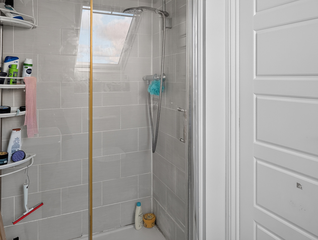 En-Suite Shower to B